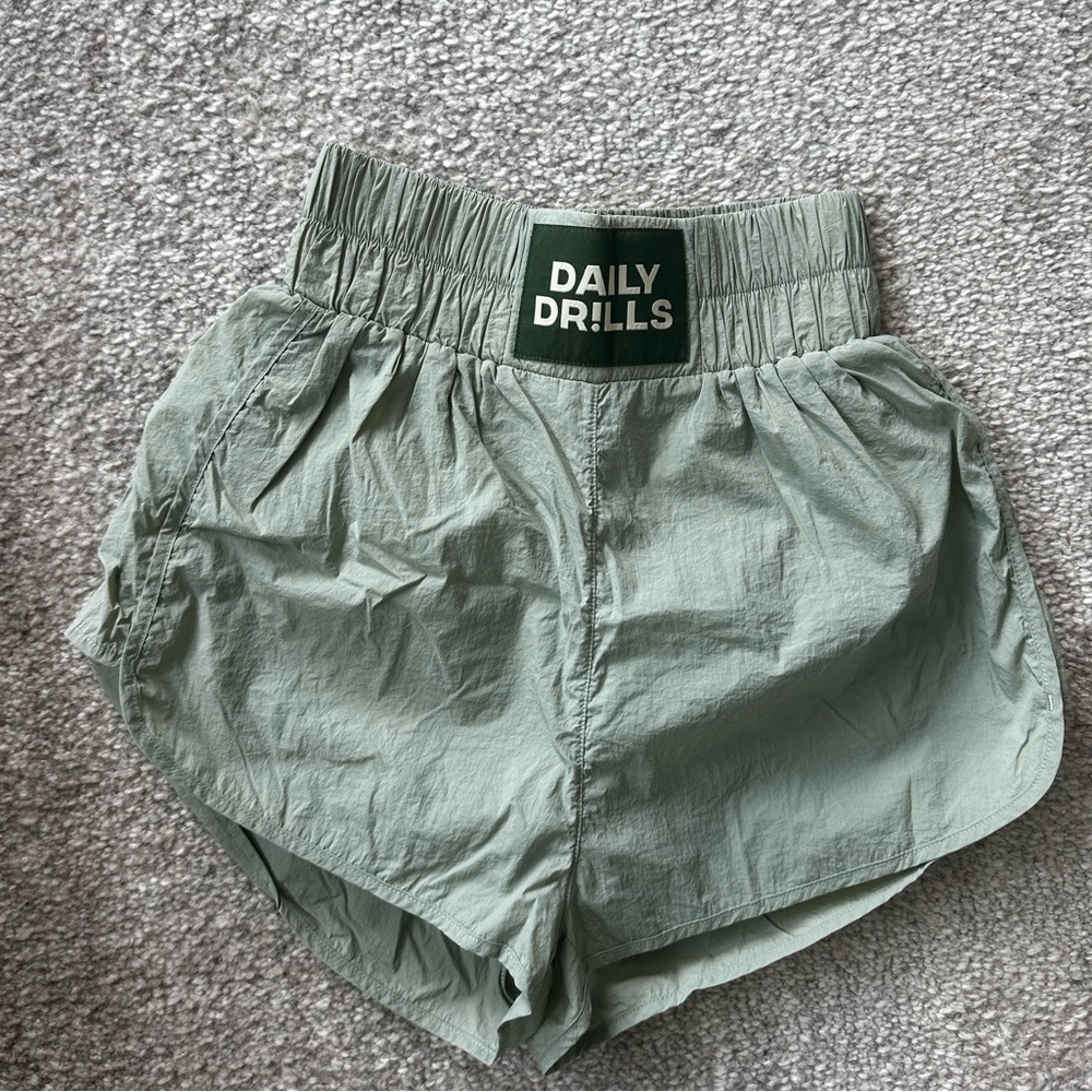 Daily Drills poplin mint green shorts size small